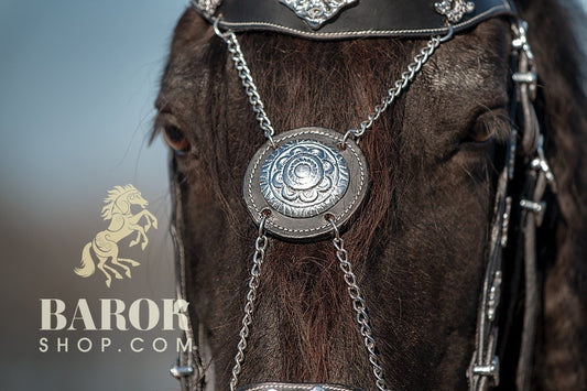 barok hoofdstel met ornament, gekruisd x frontriem goud zilver ketting extra groot full extra full wit stiksel sier stiksel